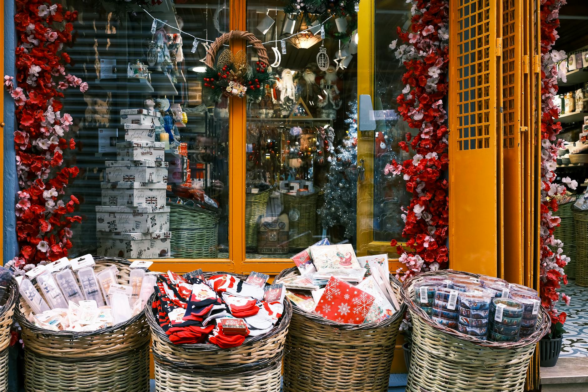 The Ultimate E-Commerce Holiday Email Marketing Calendar for 2025