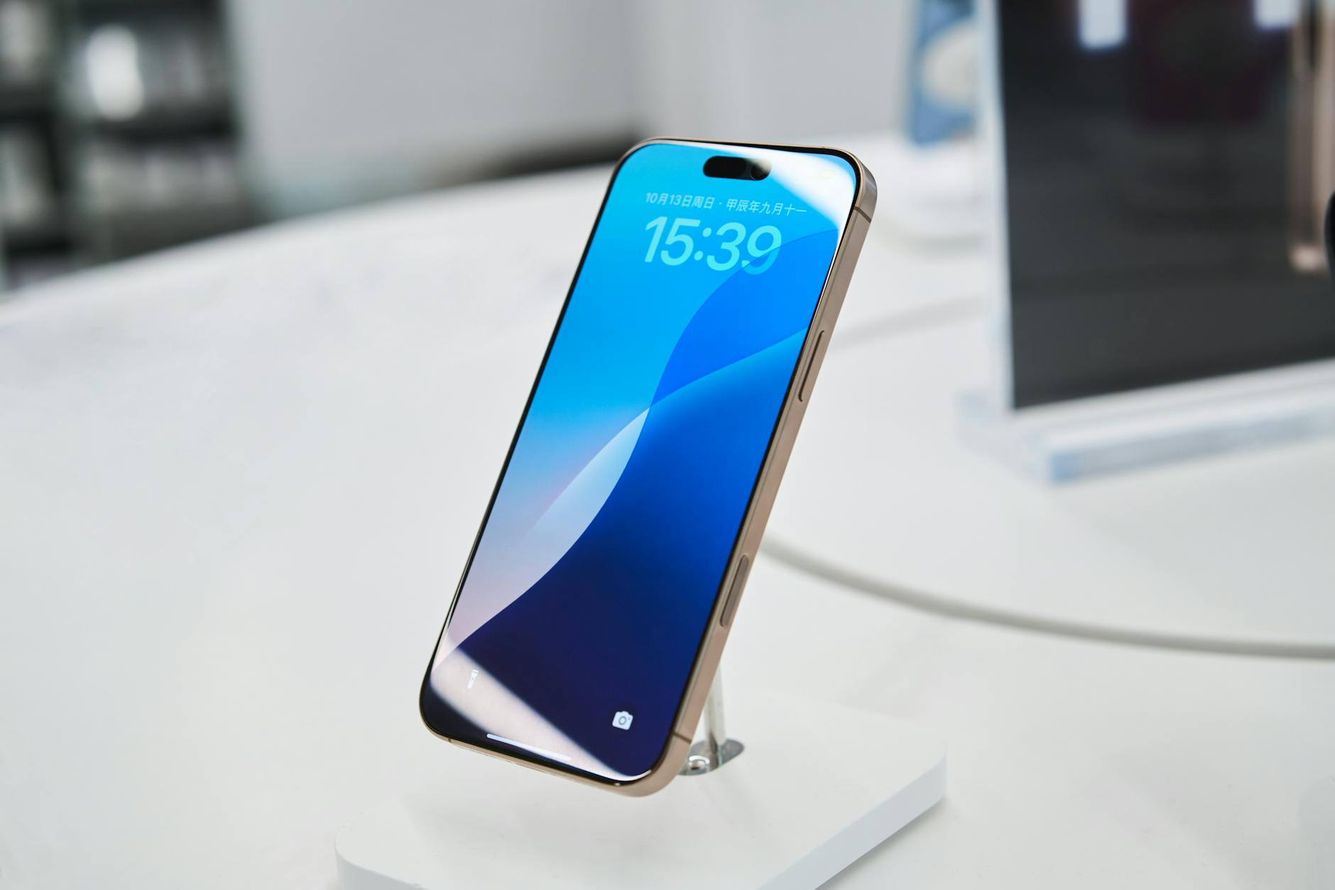 The Electronics Upgrade Cycle Email: How to Convert Existing Customers When New Models Launch